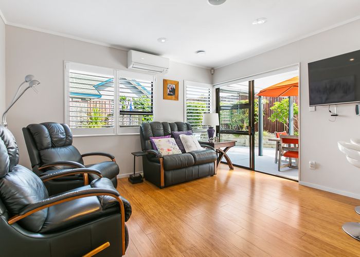  at 4 Woodview Rise, Botany Downs, Auckland