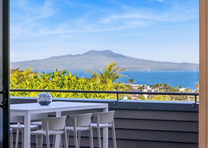  at 5 Castor Bay Road, Castor Bay, North Shore City, Auckland