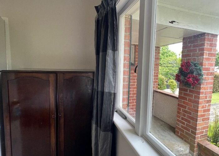  at 68 Beach Road, Mellons Bay, Manukau City, Auckland