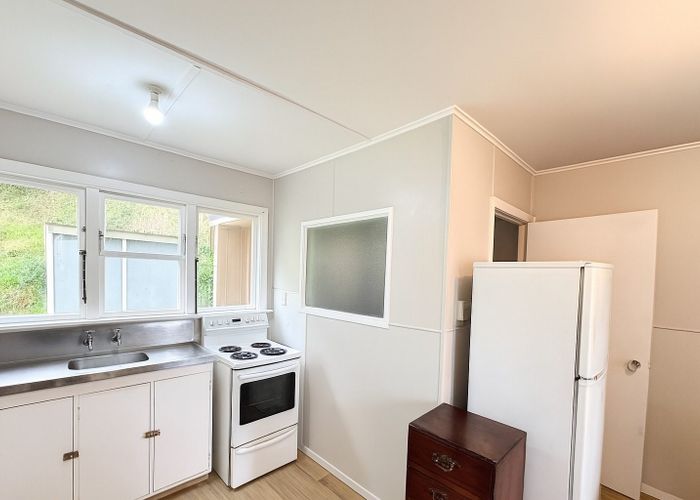  at 2b Devon Place, Cannons Creek, Porirua, Wellington