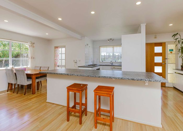  at 2/51 Jillteresa Crescent, Half Moon Bay, Manukau City, Auckland