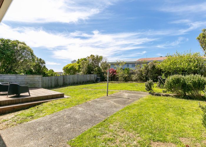  at 6 Brooker Grove, Newlands, Wellington