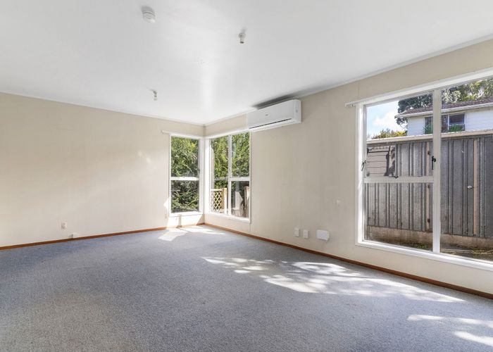  at 33 Japonica Drive, Beach Haven, Auckland