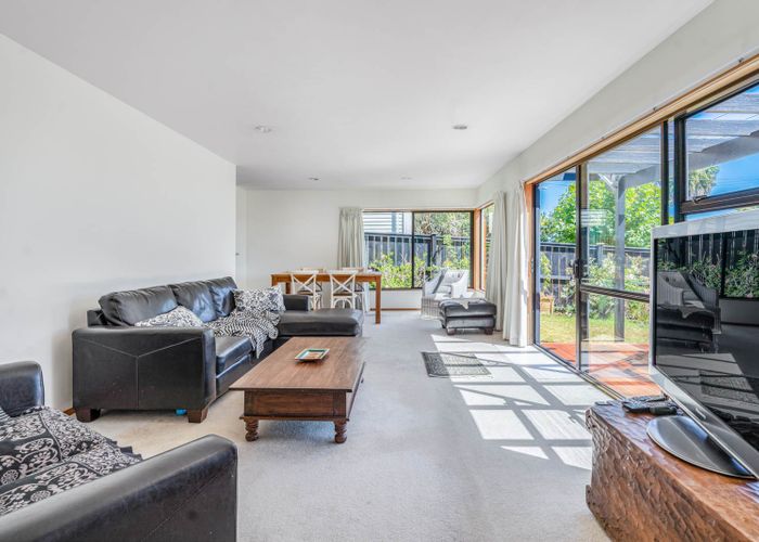  at 1/14 Beresford Street, Bayswater, Auckland