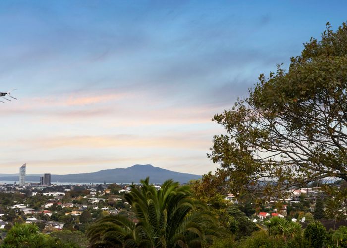  at 4 McDowell Crescent, Hillcrest, North Shore City, Auckland