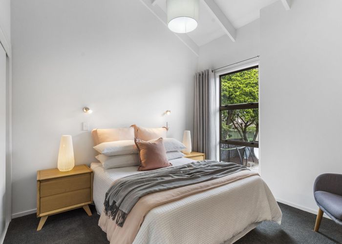  at 37 Pohutukawa Place, Ellerslie, Auckland