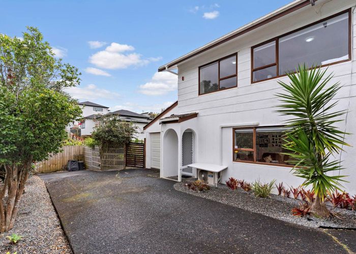  at 2/17 Lancelot Place, Glenfield, North Shore City, Auckland