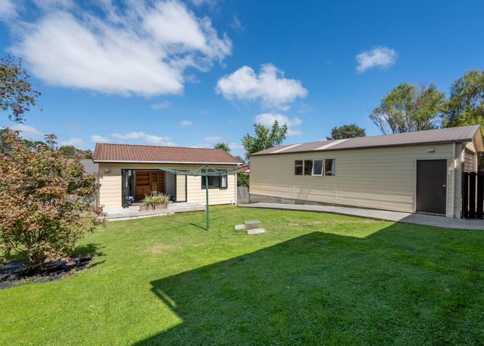  at 11 St Catherine Crescent, West Harbour, Waitakere City, Auckland