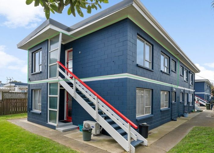  at 8/218 Onepu Road, Lyall Bay, Wellington