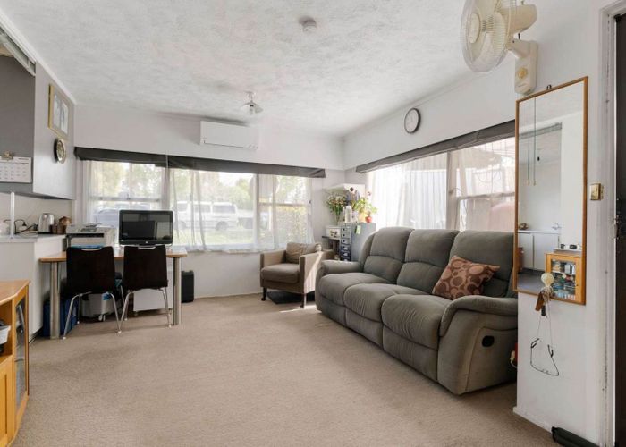  at 1/106 Barrack Road, Mount Wellington, Auckland