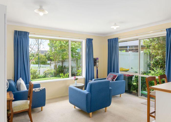  at 10 Jarvis Court, Huntington, Hamilton