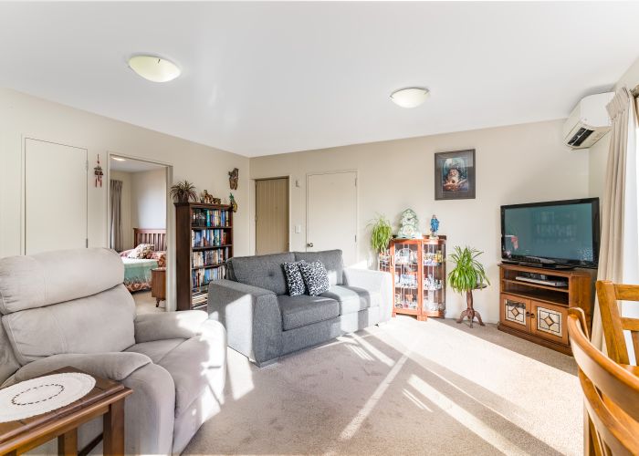  at 2/108 Yaldhurst Road, Sockburn, Christchurch