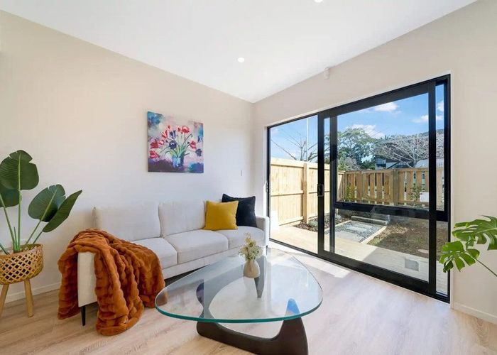  at 3/2A Mantra Road, Massey, Waitakere City, Auckland