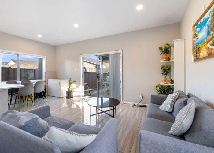  at 16 Farnborough Crescent, Mangere, Auckland