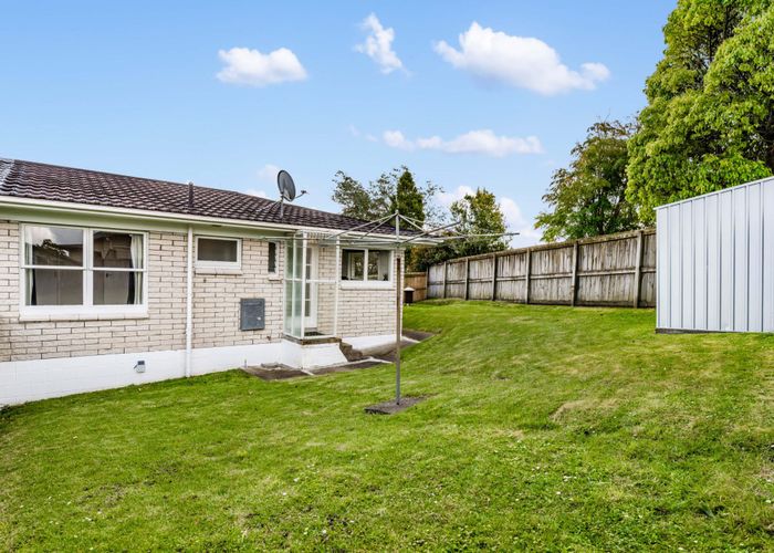  at 2/6 Segedin Place, Glenfield, Auckland