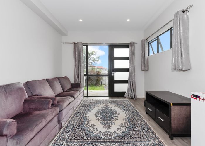  at 3/24 Tara Road, Henderson, Waitakere City, Auckland