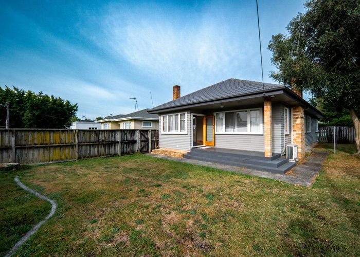  at 33 Fox Street, Hamilton East, Hamilton