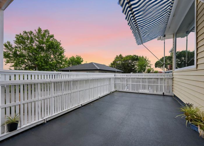  at 11 Humphrey Kemp Avenue, Henderson, Waitakere City, Auckland