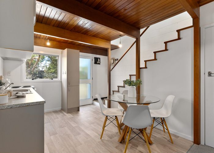  at 2/140 Waimairi Road, Ilam, Christchurch City, Canterbury