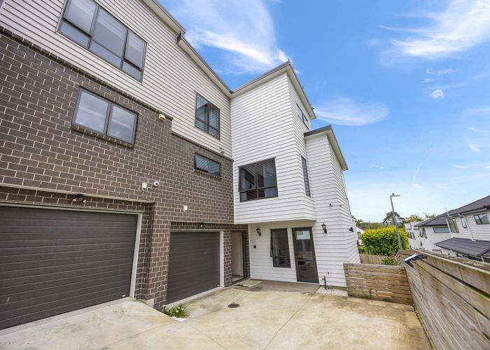  at 3182E Great North Road, New Lynn, Waitakere City, Auckland