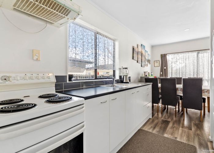  at 2/268 Porchester Road, Takanini