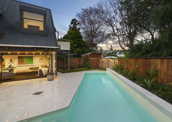  at 1/41 Lake Road, Northcote, Auckland