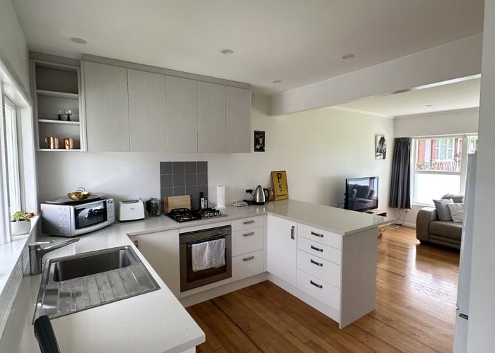  at 2/110 East Coast Road, Forrest Hill, North Shore City, Auckland