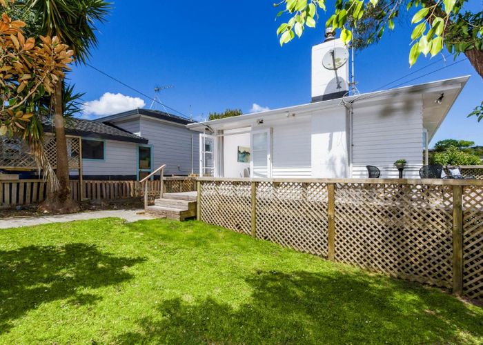  at 4 Bond Crescent, Forrest Hill, North Shore City, Auckland
