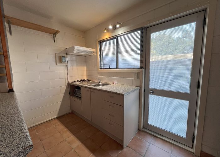  at 2/43 Woodward Road, Mount Albert, Auckland City, Auckland