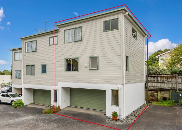  at 4/5 Kilham Avenue, Northcote, North Shore City, Auckland