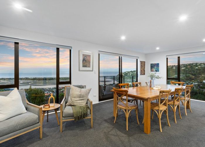  at 10 Glendevere Terrace, Redcliffs, Christchurch City, Canterbury