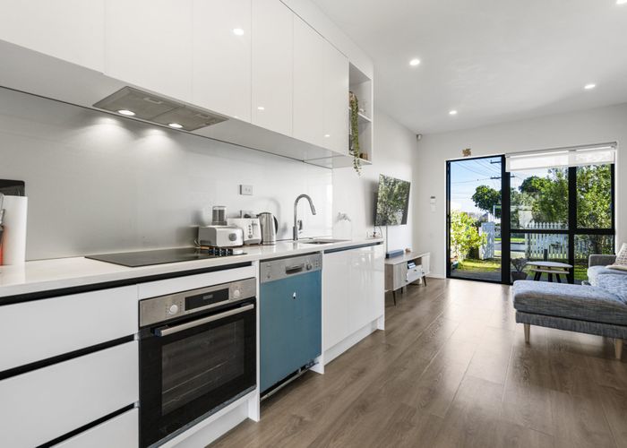  at 8/24 Tara Road, Henderson, Waitakere City, Auckland