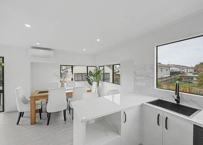  at 2/36 York Road, Papatoetoe, Auckland