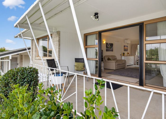  at 2/72 Evelyn Road, Cockle Bay, Manukau City, Auckland