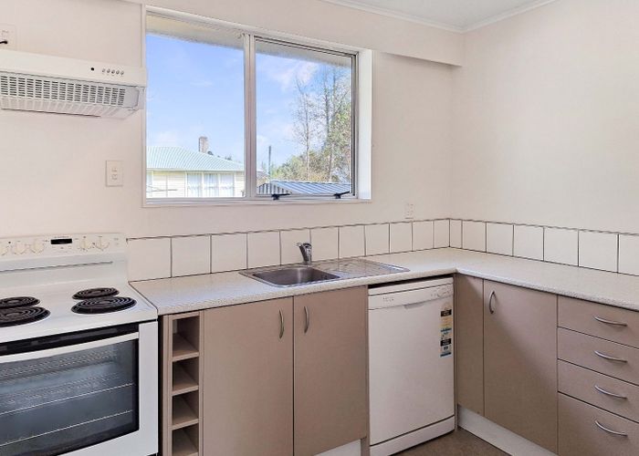  at 8 Garth Lane, Maoribank, Upper Hutt, Wellington