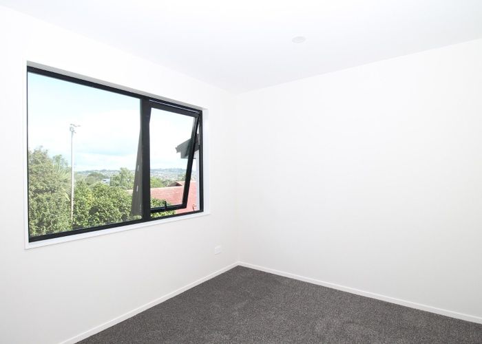  at 7E Spears Place, Botany Downs, Manukau City, Auckland