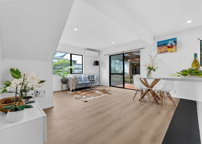  at 8 Caspian Close, New Lynn, Waitakere City, Auckland