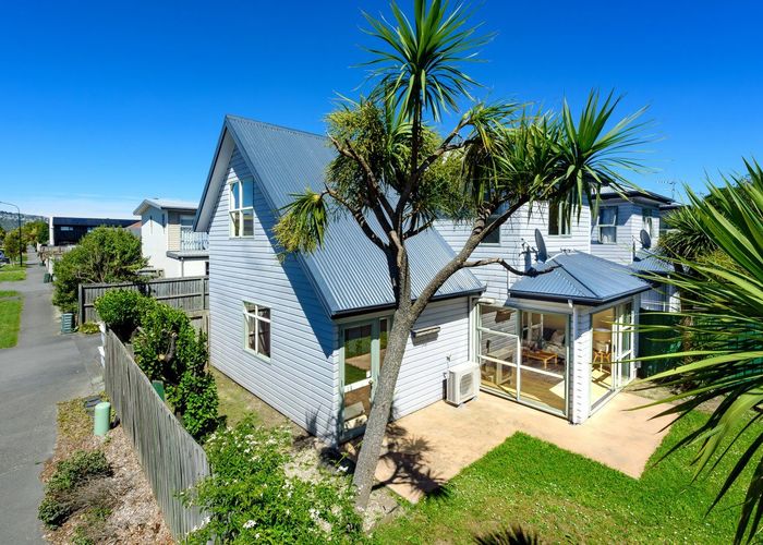  at 1/105 Barbour Street, Waltham, Christchurch City, Canterbury