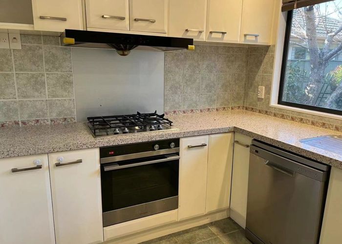  at 16 Middlefield Drive, East Tamaki Heights, Manukau City, Auckland