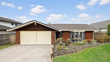  at 32 Lexington Drive, Botany Downs, Auckland