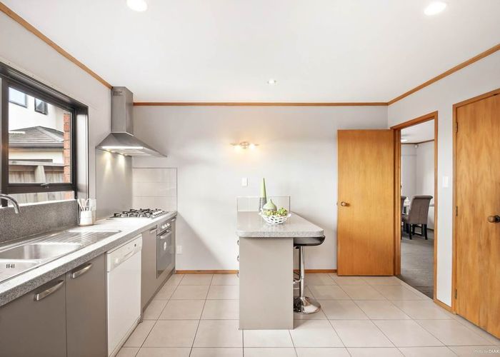  at 2/49 Oakdale Road, Hillsborough, Auckland
