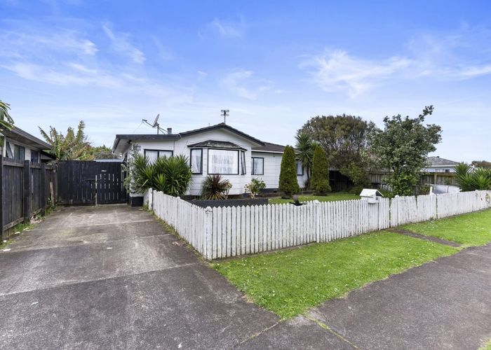  at 127 Maplesden Drive, Clendon Park, Auckland