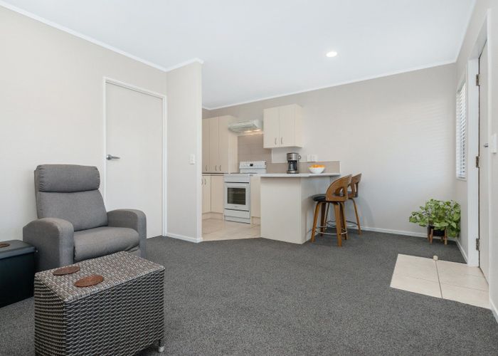  at 2/166 WAIHI ROAD, Judea, Tauranga