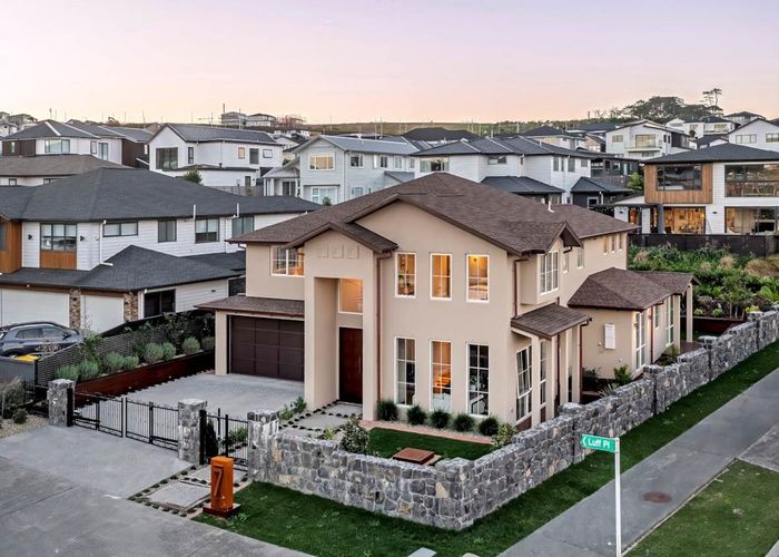  at 7 Luff Place, Long Bay, Auckland