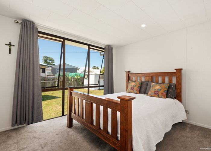 at 6 Posa Avenue, Henderson, Waitakere City, Auckland