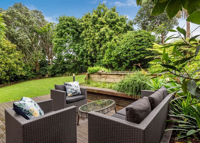  at 3 Augusta Place, Forrest Hill, Auckland