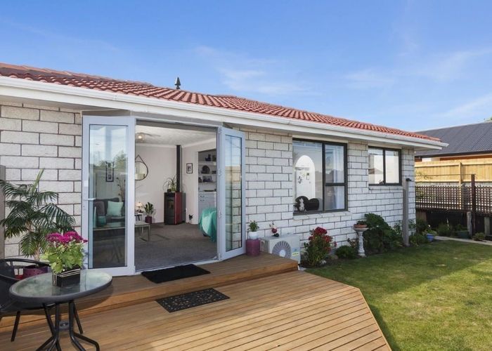  at 1/106 Burwood Road, Burwood, Christchurch City, Canterbury