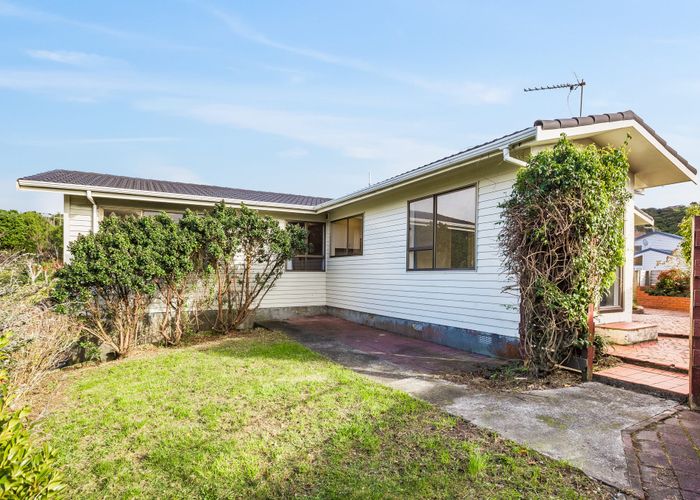  at 19 Discovery Drive, Whitby, Porirua
