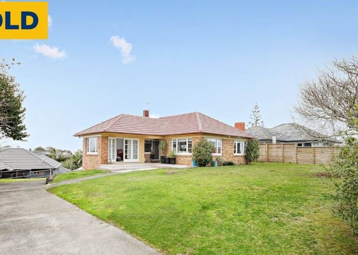  at 74 Crawford Avenue, Mangere Bridge, Auckland