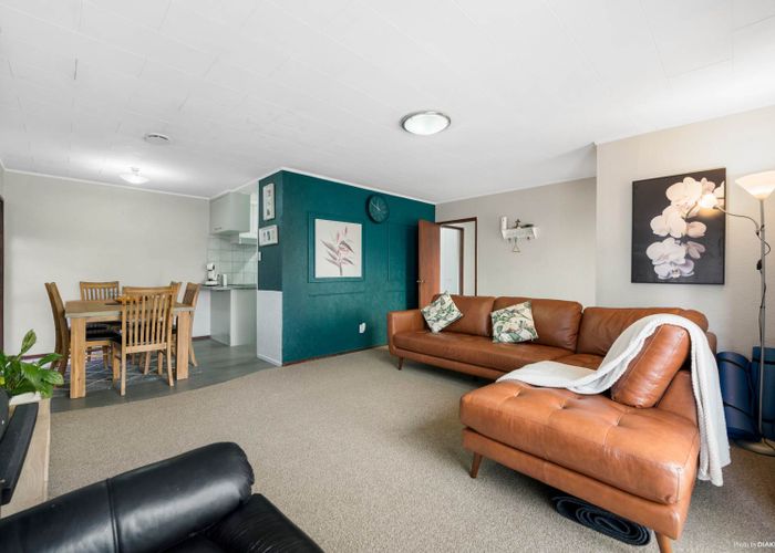  at 1/24 Longreach Drive, Sunnyvale, Auckland